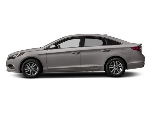 Used 2017 Hyundai Sonata SE image 2