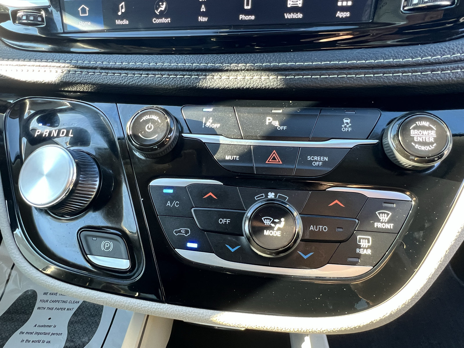 Used 2024 Chrysler Pacifica Limited FWD image 19