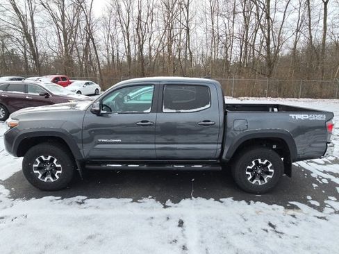 Used 2023 Toyota Tacoma TRD Off-Road image 5