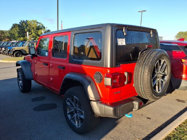 Used 2024 Jeep Wrangler Unlimited w/ Dual Top Group AWD/4WD image 7