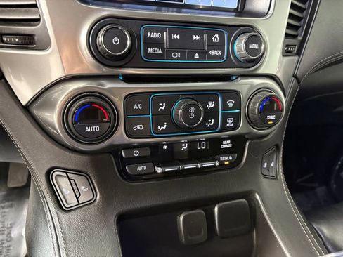 Used 2018 Chevrolet Suburban LT image 19