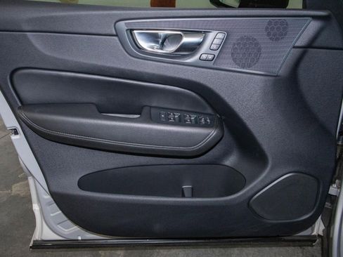 Used 2024 Volvo XC60 B5 Core image 11