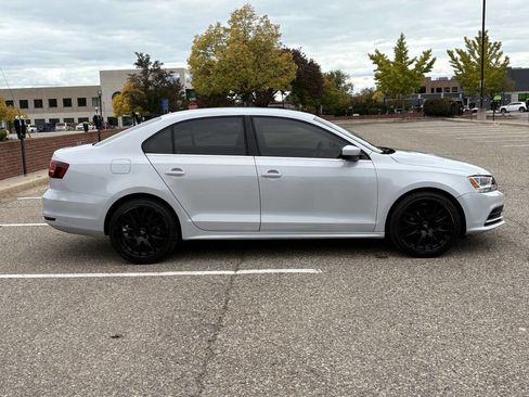 Used 2017 Volkswagen Jetta S image 35