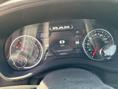 Used 2022 RAM 1500 Big Horn AWD/4WD image 9