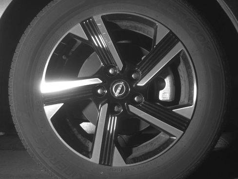 Used 2025 Nissan Sentra SV FWD image 13