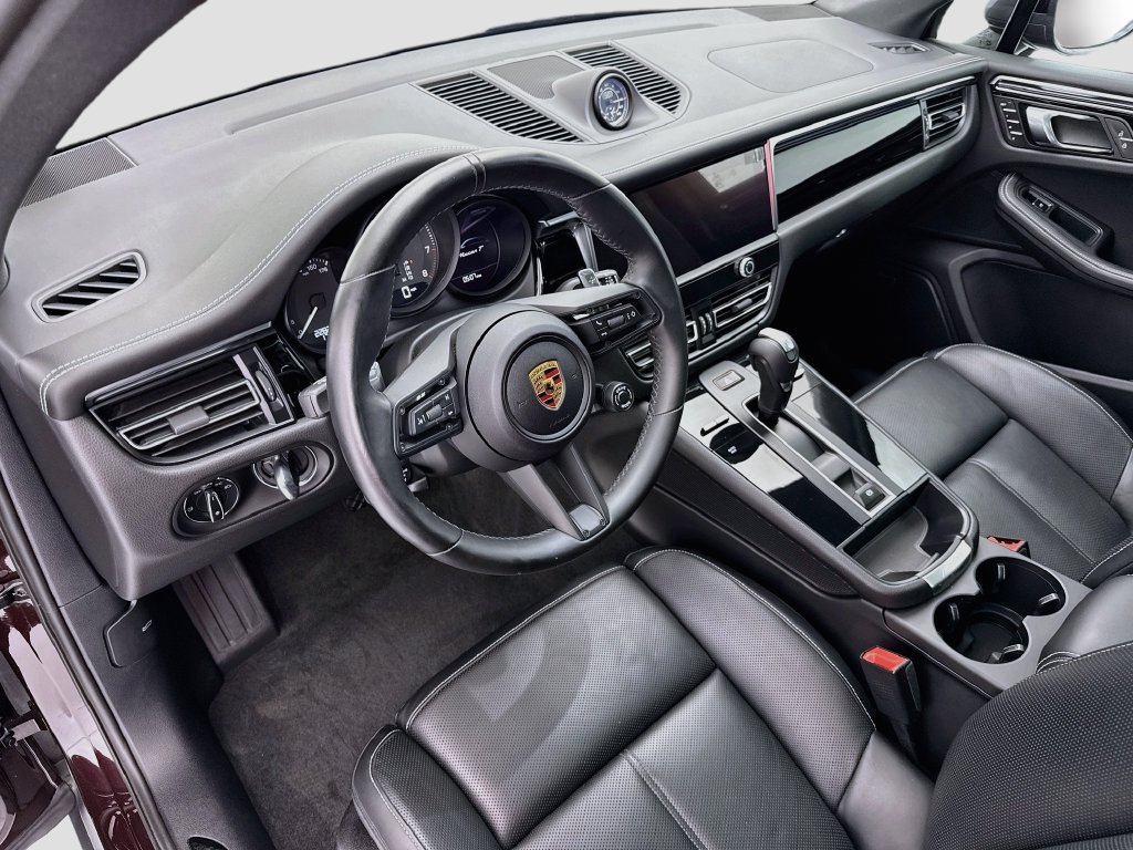 Used 2024 Porsche Macan AWD/4WD image 9