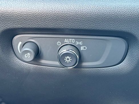 Used 2023 Chevrolet Traverse LT FWD image 35