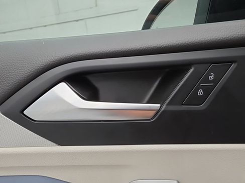 Used 2025 Volkswagen Jetta SE w/ Sunroof Package FWD image 21