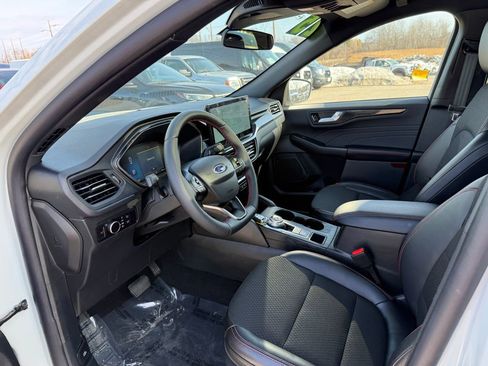 Used 2025 Ford Escape ST-Line w/ Tech Pack #1 AWD/4WD image 3