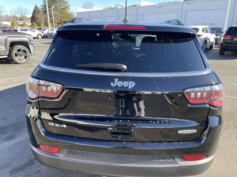 Used 2025 Jeep Compass Latitude image 9