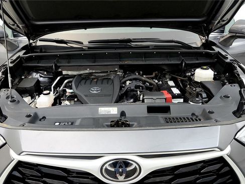 Used 2023 Toyota Highlander XLE AWD/4WD image 15