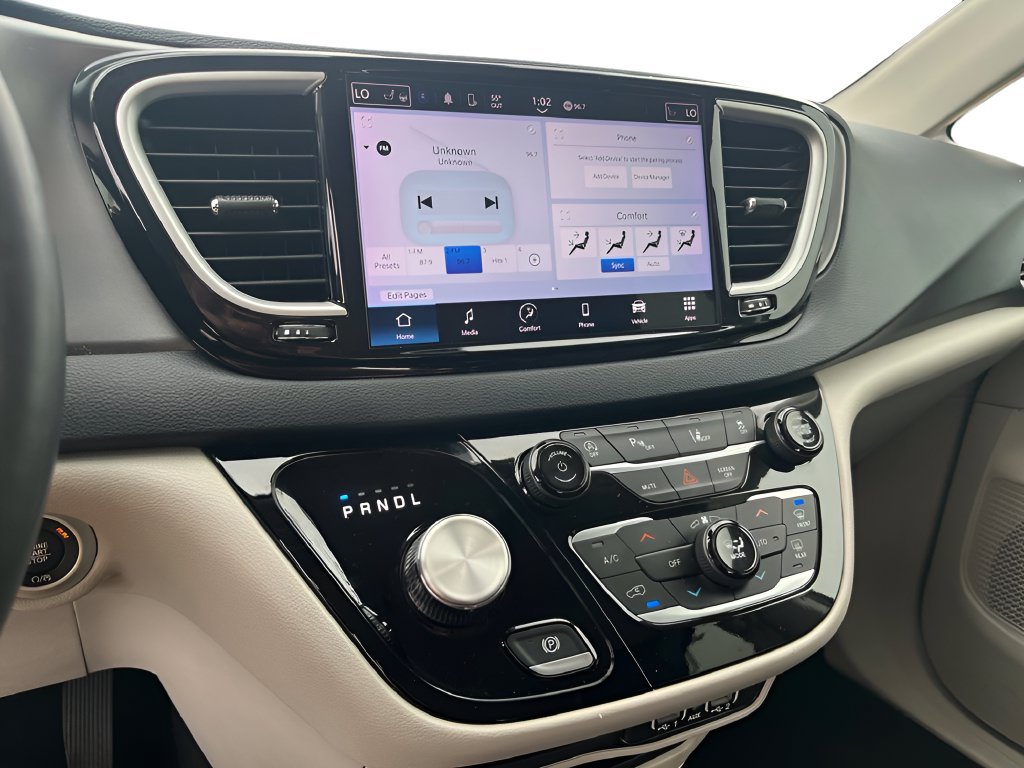 Used 2023 Chrysler Pacifica Touring-L FWD image 21