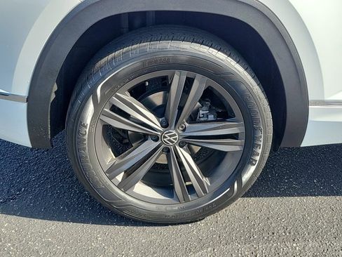 Certified 2022 Volkswagen Atlas Cross Sport SEL R-Line image 37