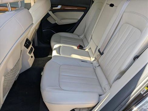 Used 2021 Audi Q5 Premium w/ Convenience Package image 19