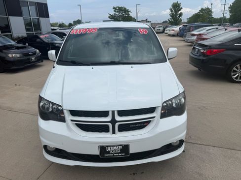 Used 2019 Dodge Grand Caravan GT FWD image 2