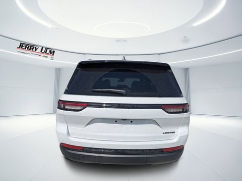 New 2025 Jeep Grand Cherokee Limited w/ Black Appearance Package image 4