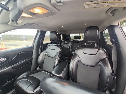 Used 2019 Jeep Cherokee Latitude Plus image 13