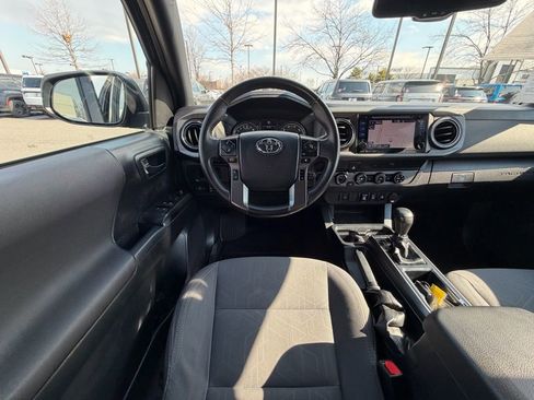 Used 2019 Toyota Tacoma TRD Sport image 19