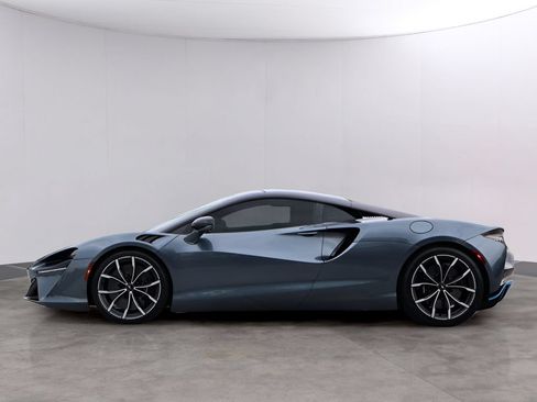 Used 2023 McLaren Artura RWD image 4