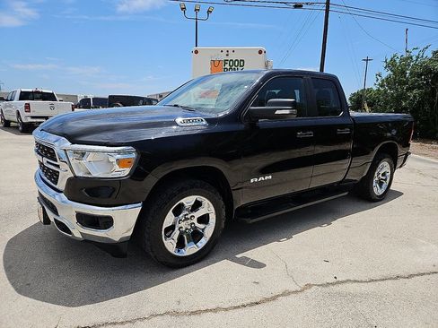 Used 2022 RAM 1500 Big Horn AWD/4WD image 2