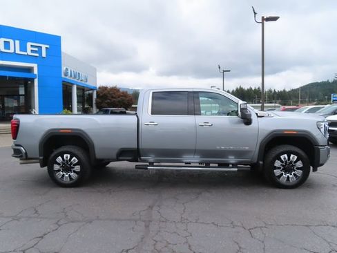 Certified 2026 GMC Sierra 3500 Denali w/ Denali Reserve Package AWD/4WD image 10