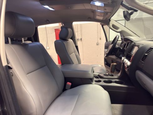 Used 2011 Toyota Tundra Limited w/ Memory Pkg image 20