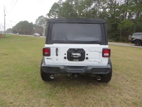 Used 2019 Jeep Wrangler Unlimited Sport image 7