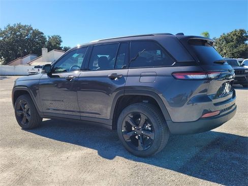 Used 2025 Jeep Grand Cherokee Limited w/ Luxury Tech Group II image 5