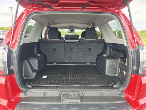 Used 2022 Toyota 4Runner SR5 AWD/4WD image 14