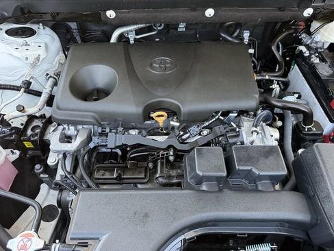 Used 2025 Toyota RAV4 XLE FWD image 33
