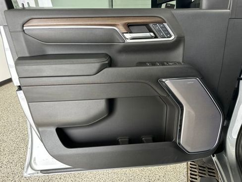 Used 2024 Chevrolet Silverado 2500 High Country w/ Technology Package image 4