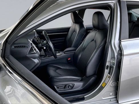 Used 2021 Toyota Camry SE FWD image 18