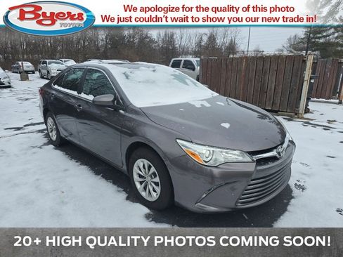Used 2016 Toyota Camry LE image 1