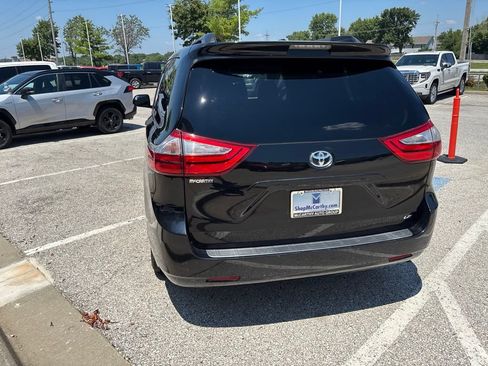 Used 2017 Toyota Sienna LE FWD image 28