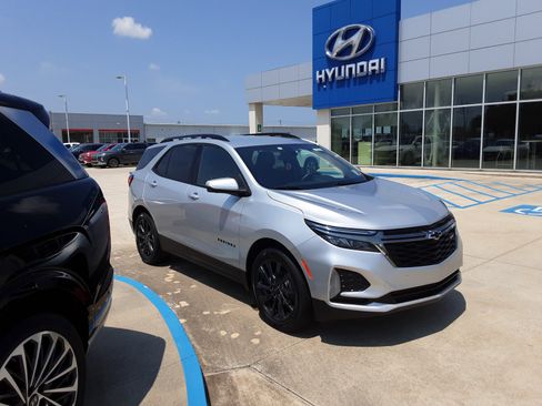 Used 2022 Chevrolet Equinox RS w/ RS Leather Package image 1