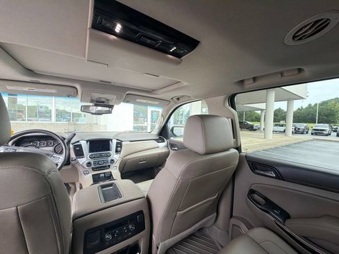 Used 2017 GMC Yukon SLT w/ Premium Edition RWD image 12