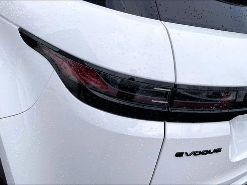 Certified 2025 Land Rover Range Rover Evoque Dynamic SE image 23