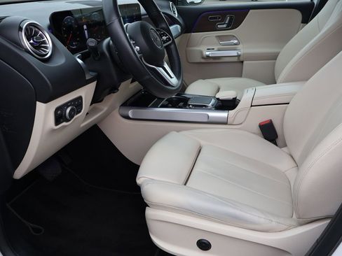 Used 2022 Mercedes-Benz GLB 250 4MATIC image 21