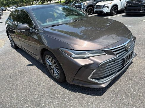 Used 2019 Toyota Avalon Limited w/ Advanced Safety Package FWD image 4
