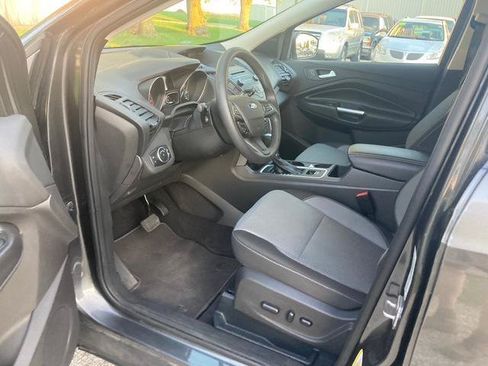 Used 2017 Ford Escape SE AWD/4WD image 16