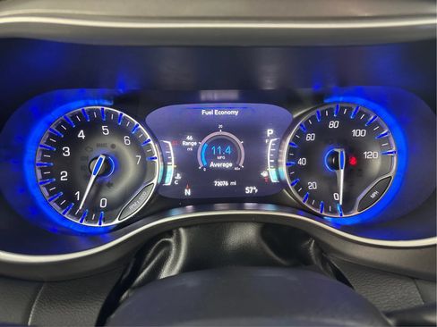 Used 2023 Chrysler Pacifica Touring-L FWD image 23
