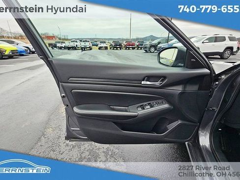 Used 2024 Nissan Altima 2.5 SV image 16