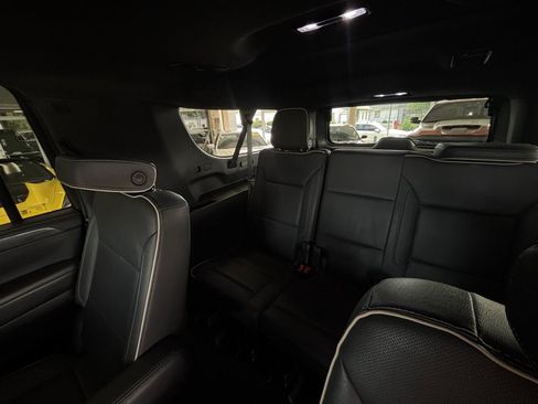 Used 2023 GMC Yukon XL SLT AWD/4WD image 36