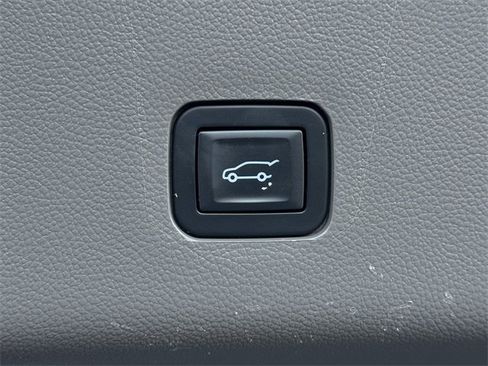 Used 2018 Chevrolet Traverse LT image 30