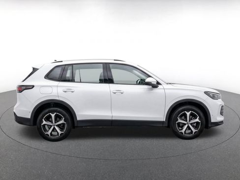Used 2026 Volkswagen Tiguan SE AWD/4WD image 10