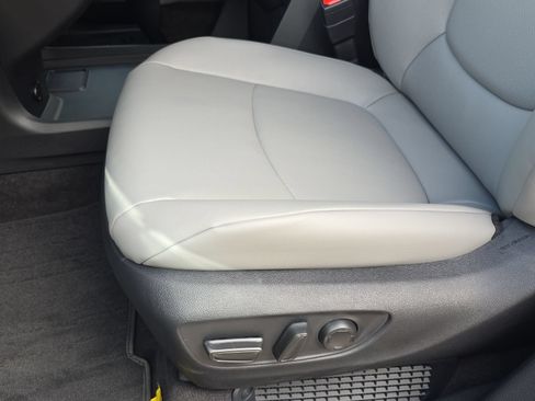 New 2026 Toyota Sienna XLE FWD image 25