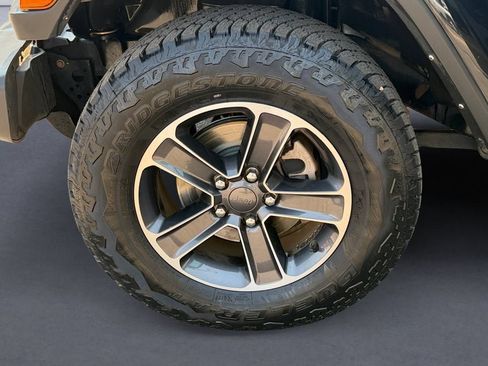 Used 2023 Jeep Wrangler Unlimited Sahara w/ Cold Weather Group AWD/4WD image 9