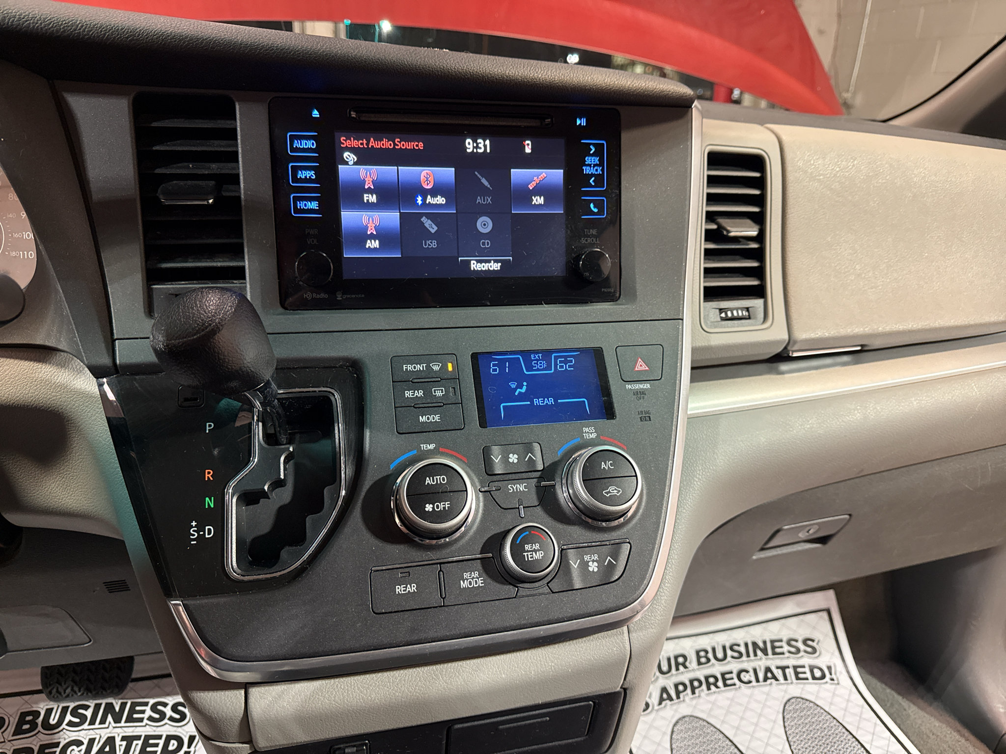 Used 2015 Toyota Sienna LE FWD image 19