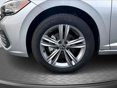 Used 2024 Volkswagen Jetta SE image 32