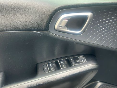 Used 2021 Kia Soul S FWD image 13